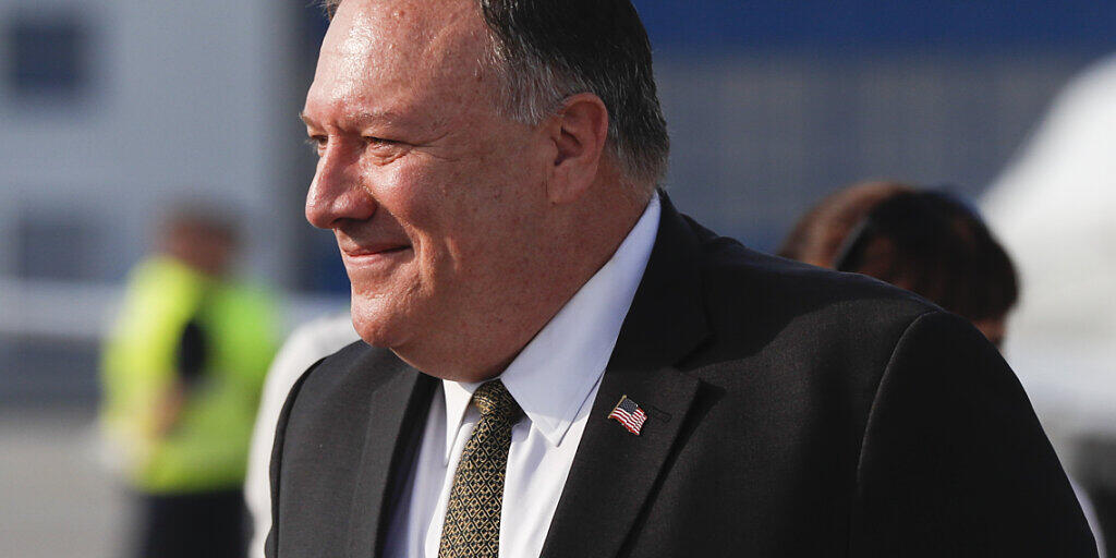 Mike Pompeo, Außenminister der USA, trifft am Flughafen von Václav Havel in Prag ein. Der US-Außenminister ist für einen zweitägigen Besuch in dem Land. Foto: Petr David Josek/AP POOL/dpa