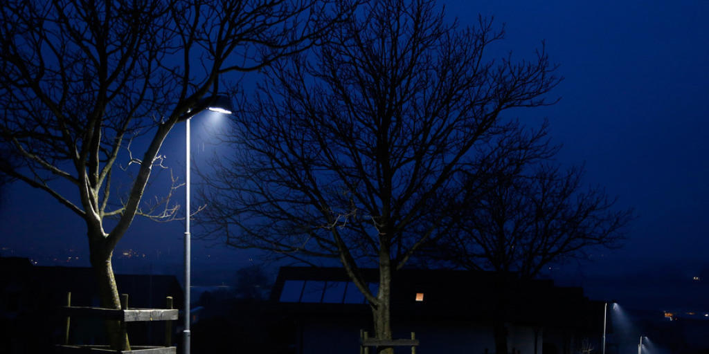 Das Energiesparpotenzial ist in der Schweiz riesig, ist man sich in Bundesbern einig - gerade auch dank neuer Technologien. Im Bild eine LED-Strassenlampe (Symbolbild). Das Energiesparpotenzial ist in der Schweiz riesig, ist man sich in Bundesbern einig - gerade auch dank neuer Technologien. Im Bild eine LED-Strassenlampe (Symbolbild).