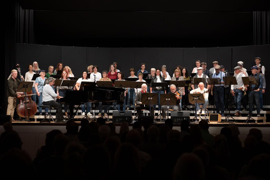 Jahreskonzert-We-are-Family-Chor