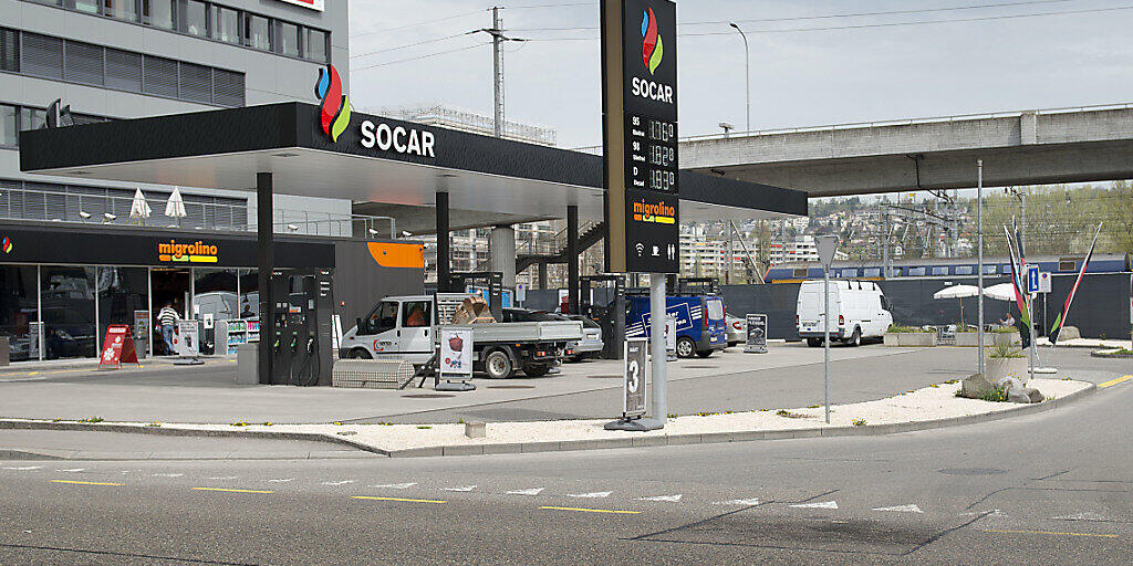 Die Zahl der Tankstellen ist leicht zurückgegangen: eine Socar-Tankstelle in Zürich (Archivbild).