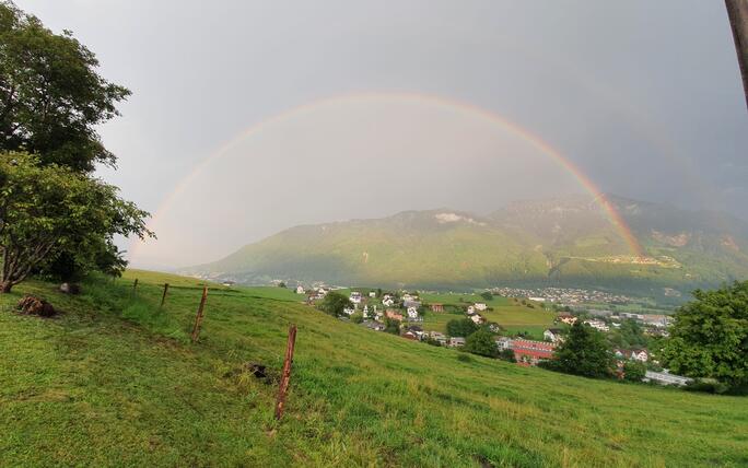 Regenbogen, aufgenommen am Kapf, in Eschen.