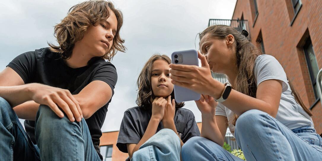 Mother Teaches Teen Sons Smartphone Rules and Social Media Safety
