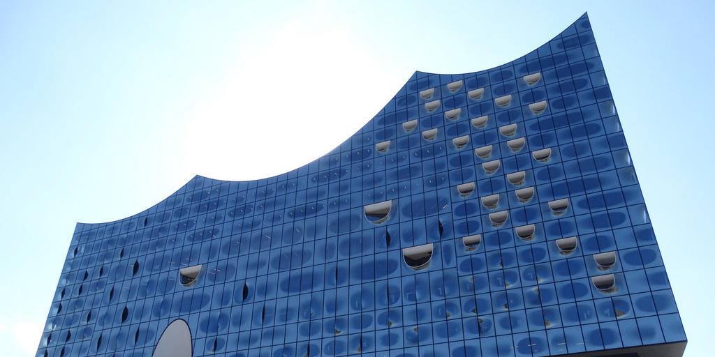 Die Elbphilharmonie in Hamburg wird im Januar 2017 nach zehnjähriger Bauzeit eröffnet (Archiv)