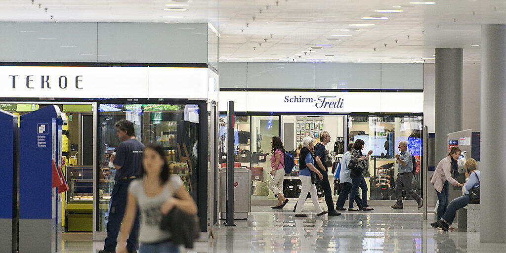 Einkaufsflächen in Bahnhöfen spielen pro Quadratmeter mehr Geld ein als Shoppingcenter. (Archiv)