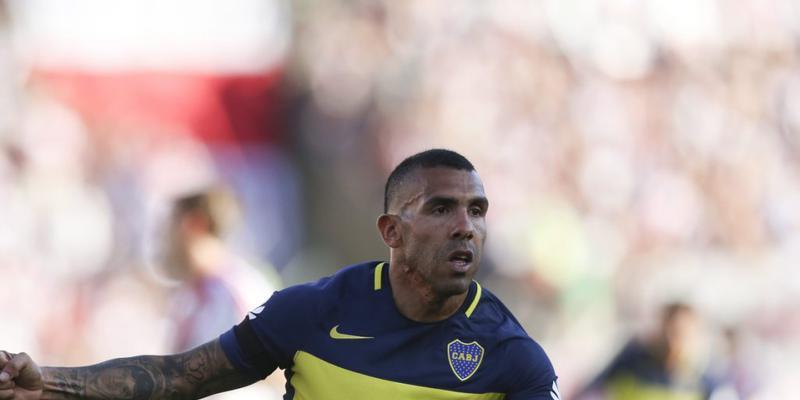 Carlos Tevez kann sich auf sein Riesenverdienst in China freuen Carlos Tevez kann sich auf sein Riesenverdienst in China freuen