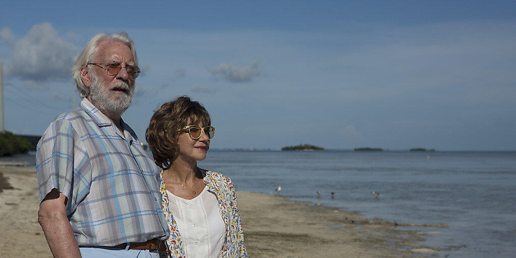 Donald Sutherland (l) und Helen Mirren (r) in eine Szene aus dem Film "The Leisure Seeker": Am Zurich Film Festival wird der Schauspieler Sutherland f&uuml;r sein Lebenswerk geehrt und seinen neuesten Film pers&ouml;nlich vorstellen.  (Sony Pictures Classic via AP)