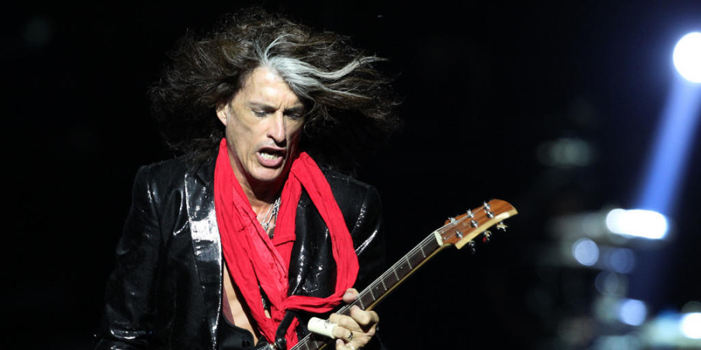 Der Gitarrist Joe Perry der Rockband Aerosmith musste nach einem Zusammenbruch ins Spital gebracht werden (Archiv)