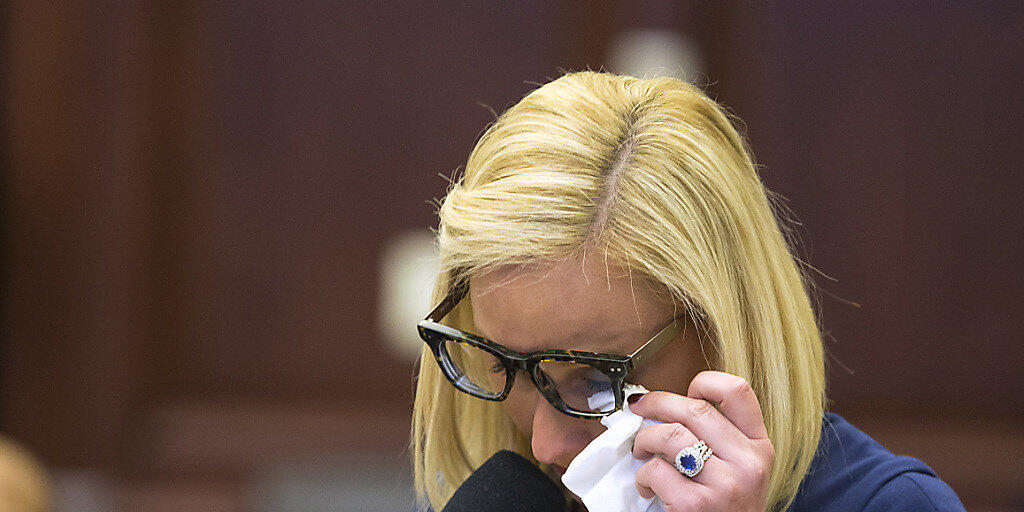 Debatte mit Tränen: Eine Senatorin in Florida wirbt mit einem emotionalen Appell an ihre Parlamentskollegen für ein neues Waffengesetz im US-Bundesstaat.