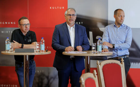 OK Vizepräsident Marco Eggenberger, Bürgermeister Manfred Bischof und David Loosli - sportlicher Direktor der Tour de Suisse informierten im Vaduzer Rathaus.