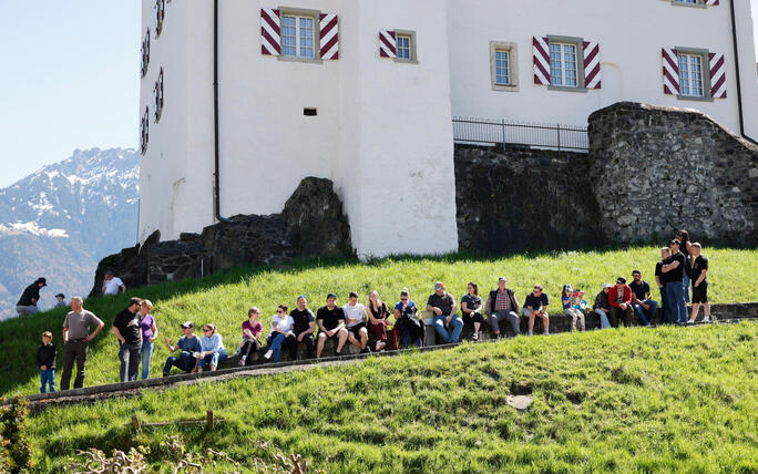 Schluss&uuml;bung beim Kurs f&uuml;r neue Feuerwehrleute beim "Restaurant L&ouml;wen&raquo; in Gamprin-Bendern.