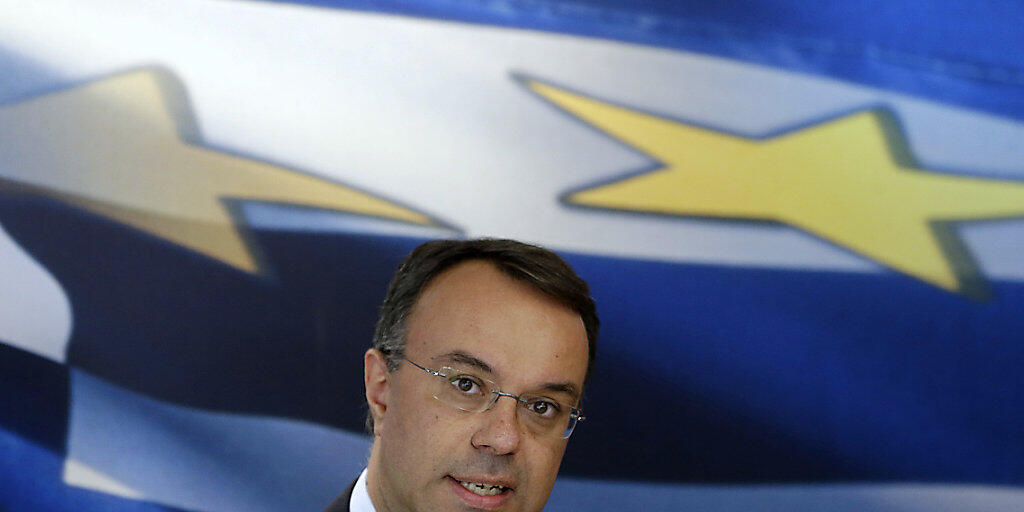 Der neue griechische Finanzminister Christos Staikouras und seine Regierungskollegen sind vereidigt worden. (Archiv)