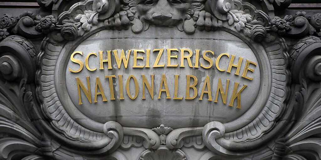 Die Schweizerische Nationalbank (SNB) hält trotz des Wirtschaftseinbruchs wegen der Coronapandemie an ihrer bisherigen Geldpolitik fest. Die Notenbank belässt den Leitzins bei -0,75 Prozent. (Archivbild)