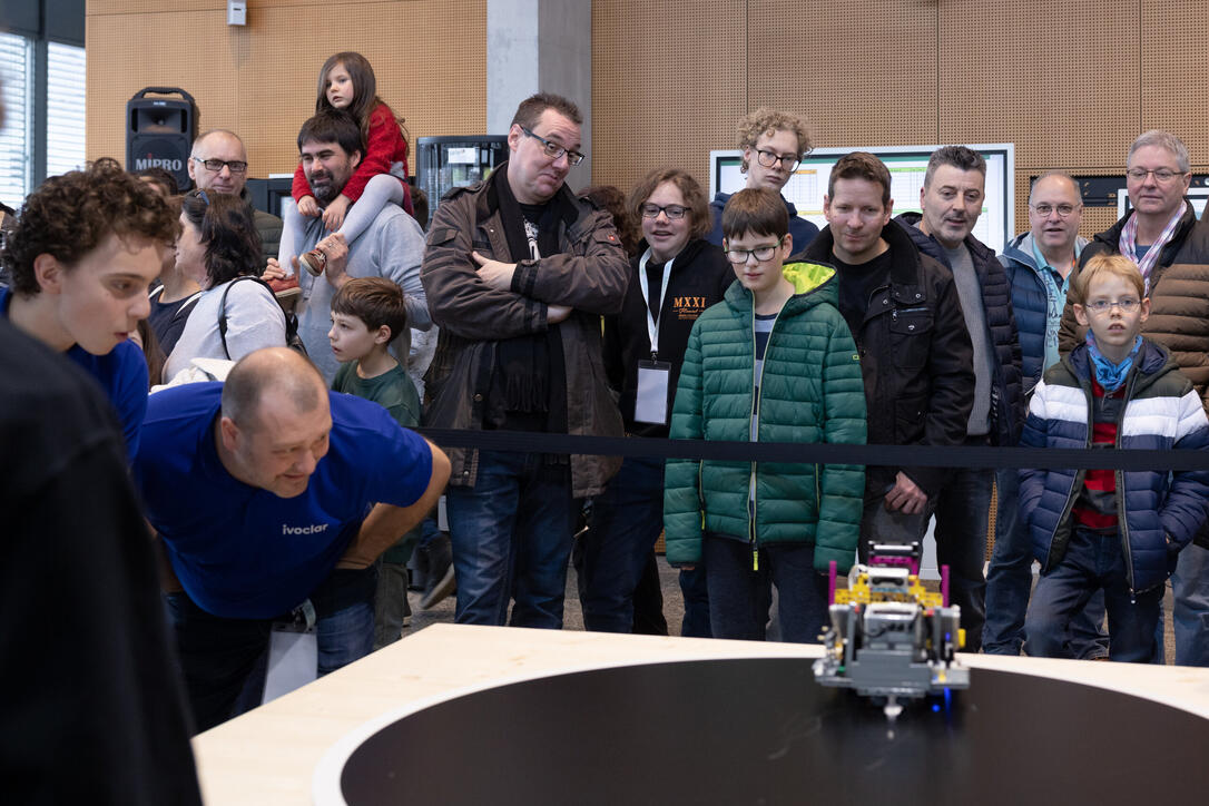 Robo-League bei der Ivoclar in Schaan