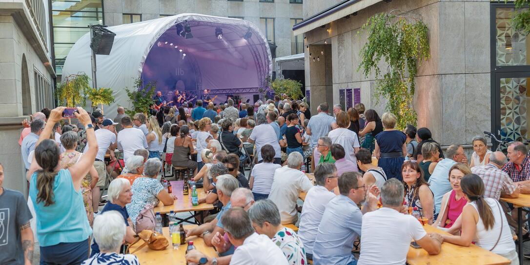 LLB Sommer im Hof in Vaduz