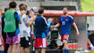 Mitspieler der Nationalmannschaft gratulierten Sandro Wolfinger (r.) zu einer langen und erfolgreichen Karriere im Dienste der FL-Auswahl wie auch auf Vereinsebene.