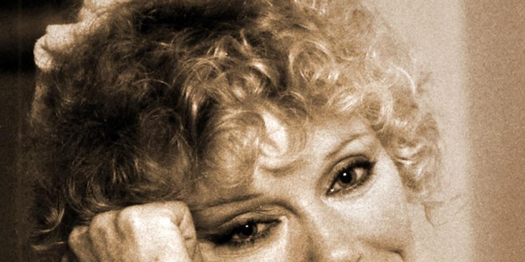 Sieht Birgit Steinegger zum Verwechseln ähnlich: Die deutsche Schauspielerin Elke Sommer - einst Hollywoodstar, heute Malerin - wird 75 Jahre alt (Archiv).