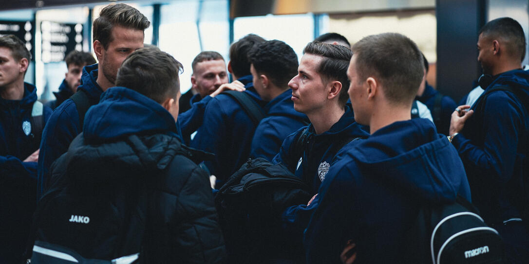 Gestern reiste die Fussball-Nati von Zürich mit einem Charterflugzeug direkt nach Murcia. Gestern reiste die Fussball-Nati von Zürich mit einem Charterflugzeug direkt nach Murcia.