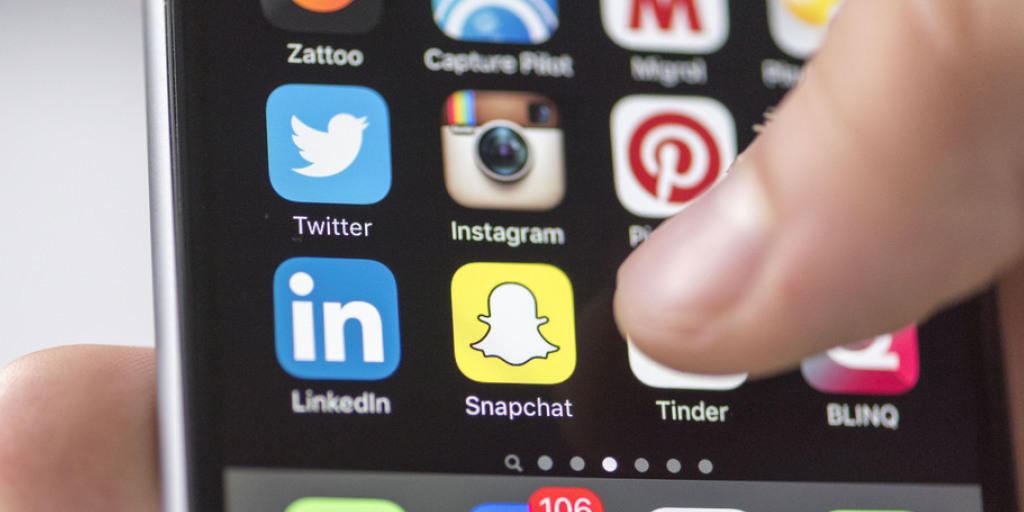Steigende Nutzerzahlen bei Karrierenetzwerken wie LinkedIn und Xing. Steigende Nutzerzahlen bei Karrierenetzwerken wie LinkedIn und Xing.