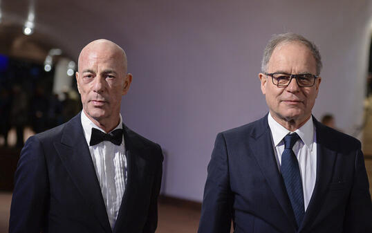 Basler Architekten von Weltrang: Jacques Herzog (links) und Pierre de Meuron (rechts). Einst gingen sie zusammen zur Schule, jetzt feiern beide ihren 70. Geburtstag - Herzog am heutigen Sonntag, de Meuron am 8. Mai. (Archivbild)