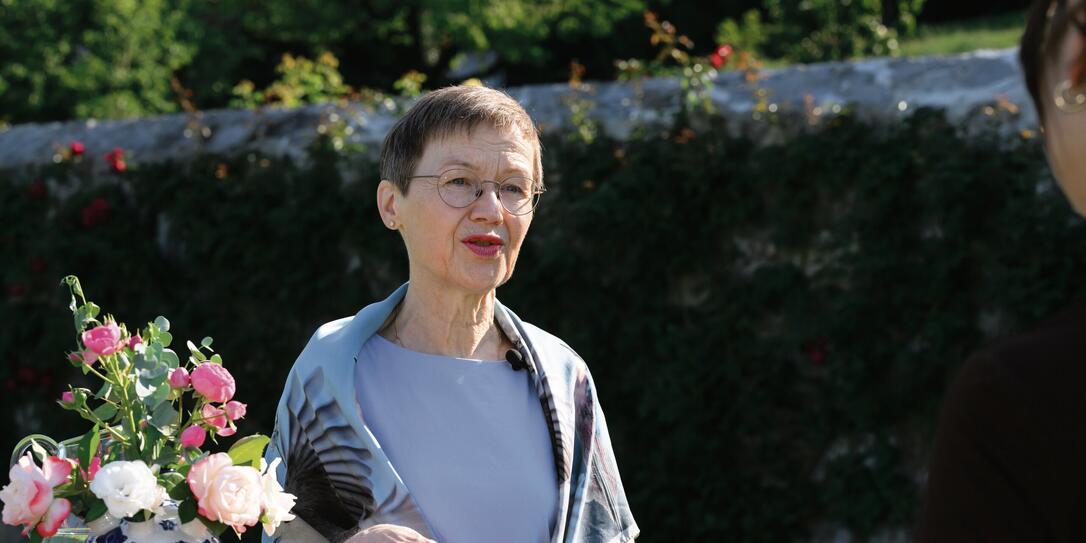 Regierungschefin Brigitte Haas muss sich einem notwendigen medizinischen Eingriff unterziehen.