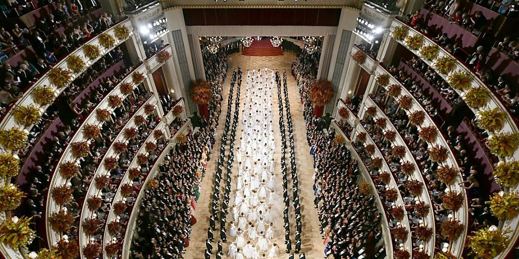 Zwei Freundinnen wollen am kommenden Wiener Opernball als Paar tanzen und damit für gleiche Chancen für gleichgeschlechtliche Paare werben. (Archivbild)