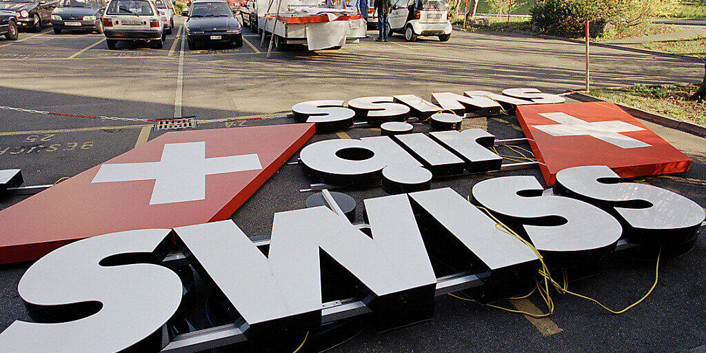 Der Swissair-Liquidator hat sich mit ehemaligen Verantwortlichen der 2001 zusammengebrochenen Fluggesellschaft geeinigt. 29 ehemalige Organe zahlen insgesamt 2,75 Millionen Franken an die Nachlassgesellschaften. (Archivbild)