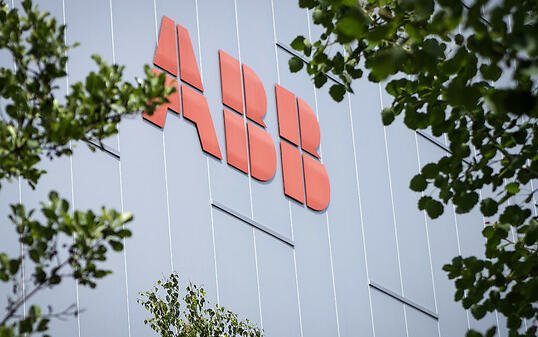 Der Industriekonzern ABB prüft verschiedene Devestitionen. (Archiv)