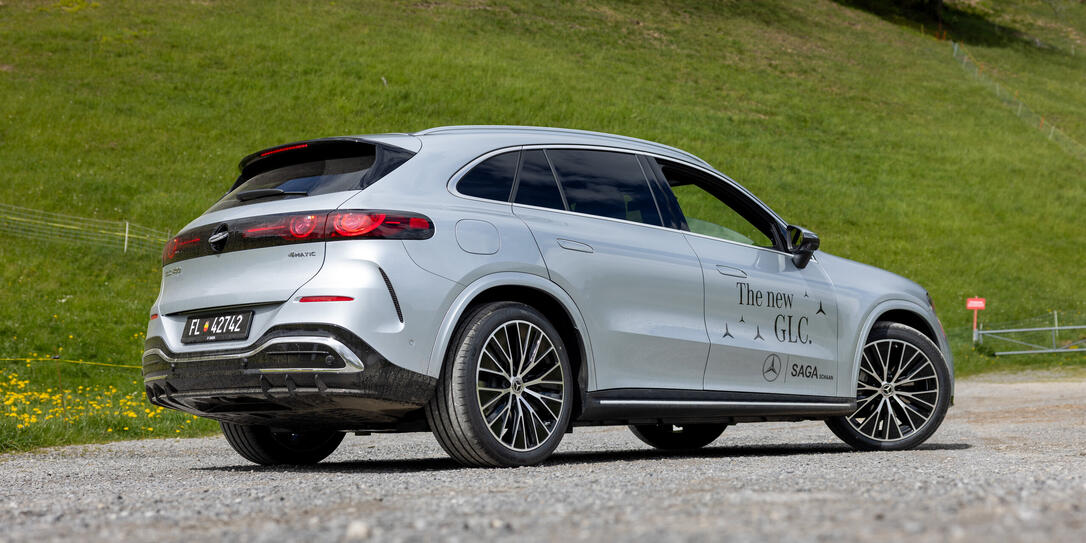 Mercedes-Benz-GLC-400-4MATIC-EQ-2026