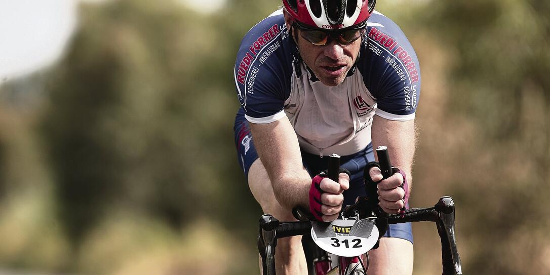 Ewald Wolf, hier bei der Sardinienrundfahrt, fuhr auch nach seiner Karriere als Elite-Fahrer weiterhin Radrennen und fährt daher seit über 43 Jahren aktiv.