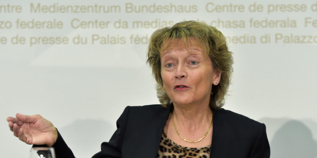 Gut gelaunt verkündet Bundesrätin Eveline Widmer-Schlumpf ihren Abgang vom nationalen Politparkett. Gut gelaunt verkündet Bundesrätin Eveline Widmer-Schlumpf ihren Abgang vom nationalen Politparkett.