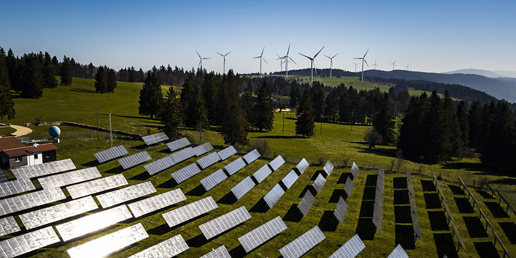 Die Fotovoltaik-Module auf dem Mont-Soleil sind widerstandsfähiger als erwartet. (Archivbild) Die Fotovoltaik-Module auf dem Mont-Soleil sind widerstandsfähiger als erwartet. (Archivbild)