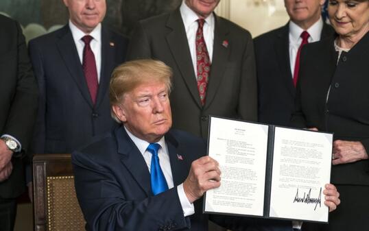 Neues Dekret unterzeichnet: US-Präsident Donald Trump wirft China unfaire Handelspraktiken und den Diebstahl geistigen Eigentums vor.