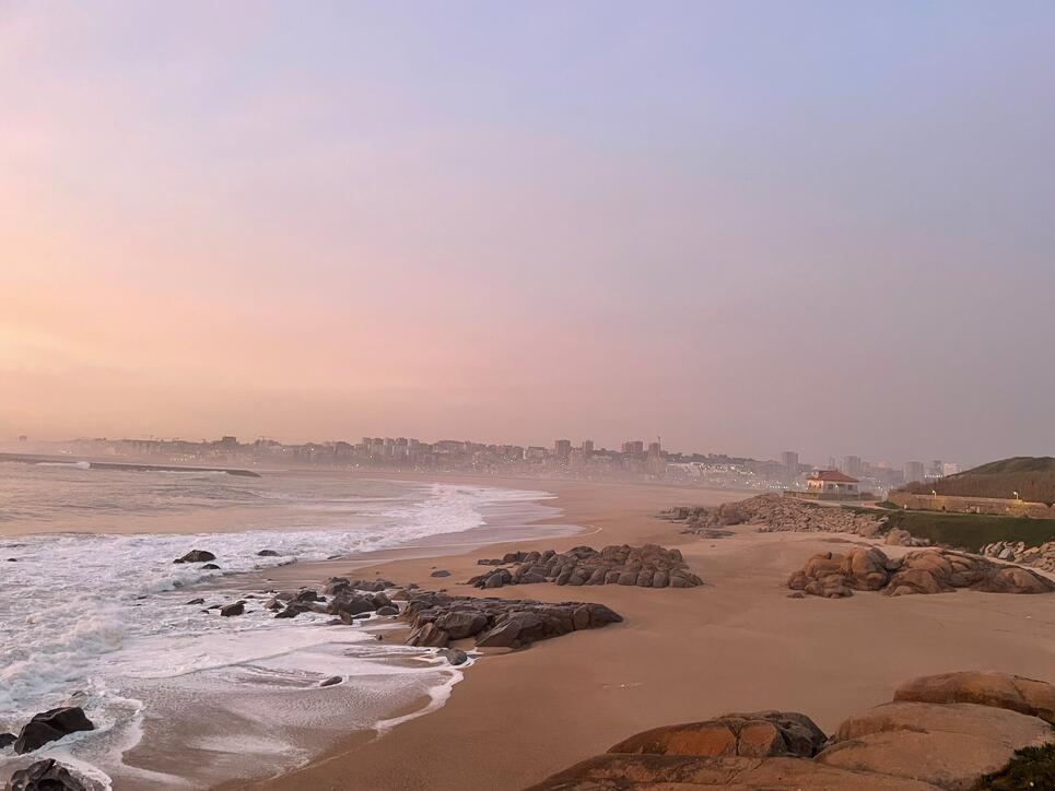 Abendstimmung am Strand von Porto - Portugal