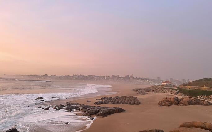 Abendstimmung am Strand von Porto - Portugal