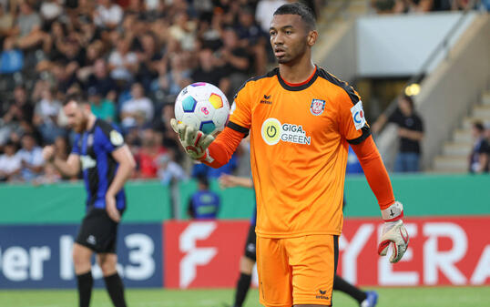 Justin Ospelt (FSV Frankfurt, 1), GER, FSV Frankfurt - FC Hansa Rostock, Fussball, DFB-Pokal 1. Runde, Saison 2023/2024,