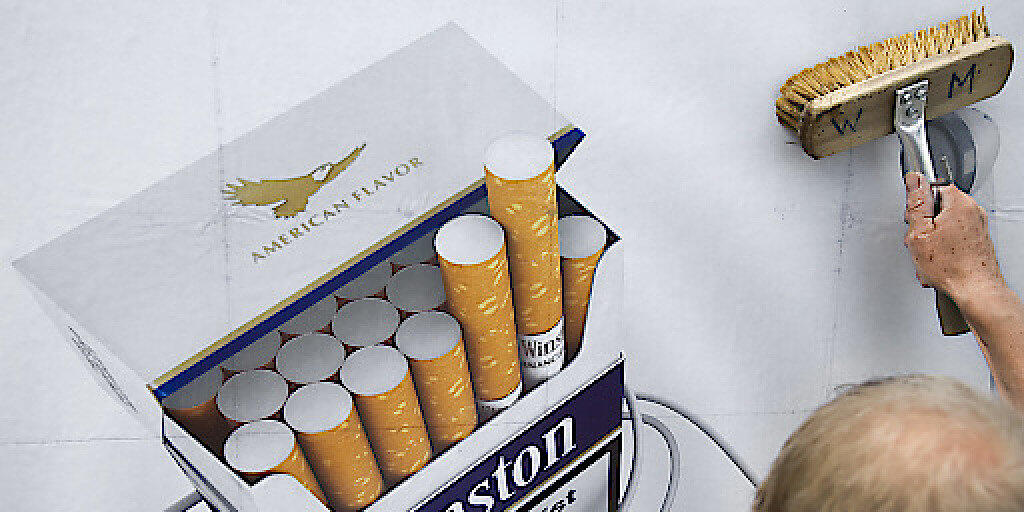 Der Bundesrat hat einen neuen Anlauf für ein Tabakproduktegesetz genommen. Zur Knacknuss dürfte erneut die Frage werden, in welchen Fällen Tabakwerbung erlaubt sein soll. (Symbolbild)