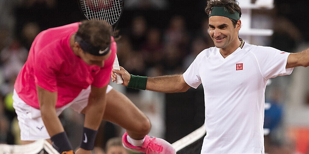 Grosse Rivalen und gute Kollegen: Weil sich Roger Federer und Rafael Nadal derzeit nicht auf dem Tennisplatz duellieren können, versuchen sie sich im Internet aus der Reserve zu locken