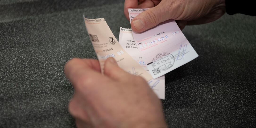 DIE SCHWEIZERISCHE POST AG, DIE SCHWEIZERISCHE POST, DIE POST, POST, POSTUNTERNEHMEN, POSTDIENSTLEISTUNG, POSTDIENSTLEISTUNGEN, LA POSTE, LA POSTA, FILIALE, POSTFILIALE,  SCHALTER, SCHALTERGESCHAEFT, SCHALTERGESCHAEFTE KUNDE, GESCHAEFTSKUNDE,  EINZAHLUNG,