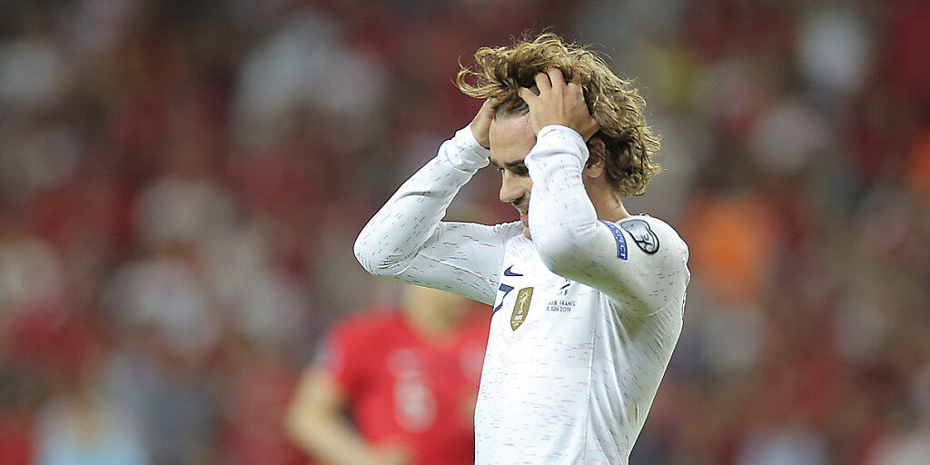 Zum Haareraufen: Frankreichs Antoine Griezmann hadert beim Gastspiel in der Türkei Zum Haareraufen: Frankreichs Antoine Griezmann hadert beim Gastspiel in der Türkei