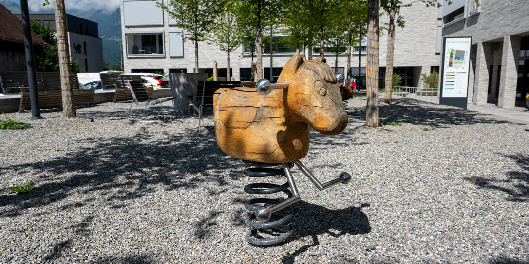 Haus der Familien Spielplatz mit Holfschaukelpferde