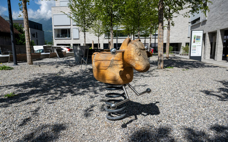 Haus der Familien Spielplatz mit Holfschaukelpferde