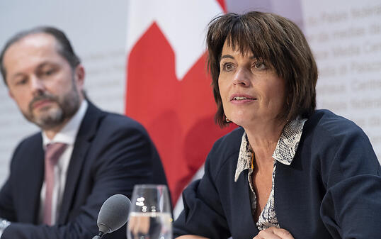 Der Bundesrat will den Strommarkt vollständig liberalisieren. Energieministerin Doris Leuthard hat vor den Medien erklärt, was sie sich davon verspricht.