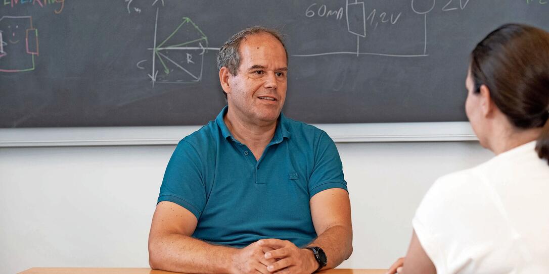 #HightechValleyRheintal Interview mit Prof. Gion-Pol Catregn Prof. Ingenieur FH Institut für Photonics und Robotics (IPR), Chur #HightechValleyRheintal Interview mit Prof. Gion-Pol Catregn Prof. Ingenieur FH Institut für Photonics und Robotics (IPR), Chur