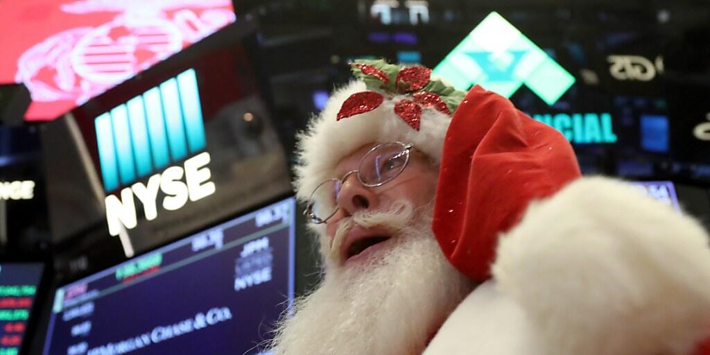 Hoffnungen auf ein starkes Weihnachtsgeschäft im US-Detailhandel haben die Wall Street am Freitag angetrieben.