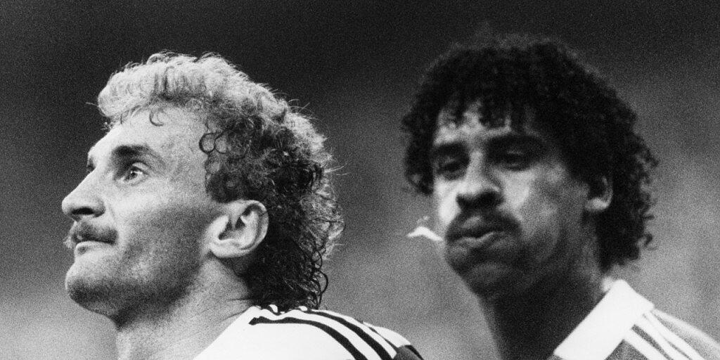 Unvergessen: Der Niederländer Frank Rijkaard bespuckt Rudi Völler