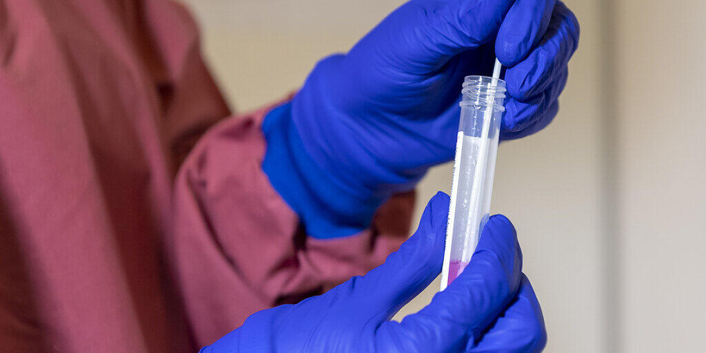 Bei vier Schüler der Orientierungsschule Visp ist der Coronavirus-Test positiv ausgefallen. (Archivbild)