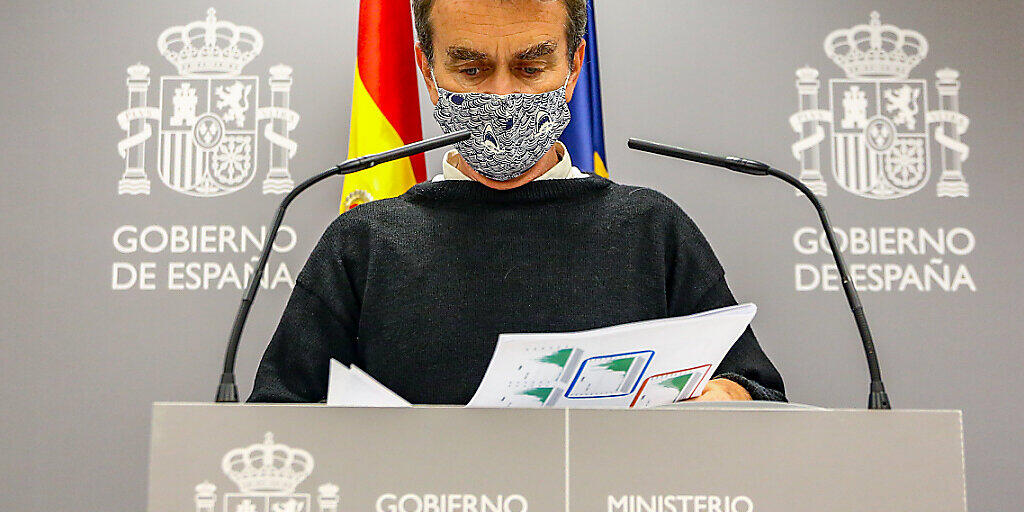 Fernando Simon, Leiter der Beh&ouml;rde f&uuml;r Gesundheitliche Notf&auml;lle (CCAES) von Spanien, spricht im Rahmen einer Pressekonferenz &uuml;ber die Covid-19-Pandemie. Foto: Ricardo Rubio/EUROPA PRESS/dpa