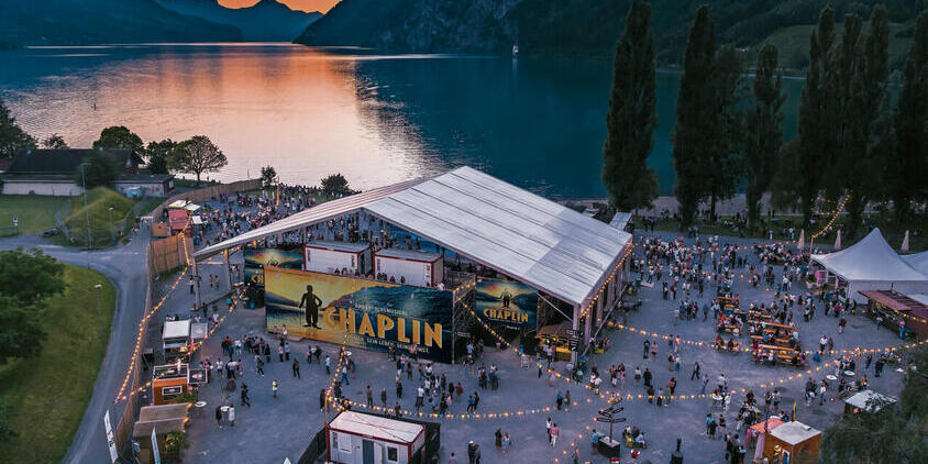 Weltikone Charlie Chaplin gespielt von Steven Armin Novak