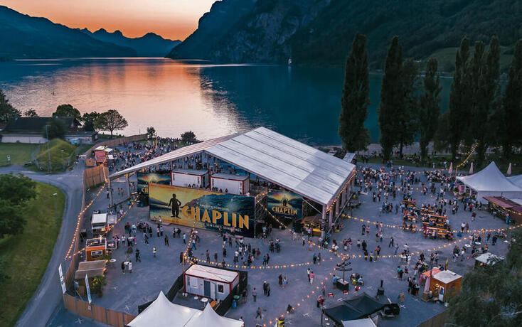 Weltikone Charlie Chaplin gespielt von Steven Armin Novak