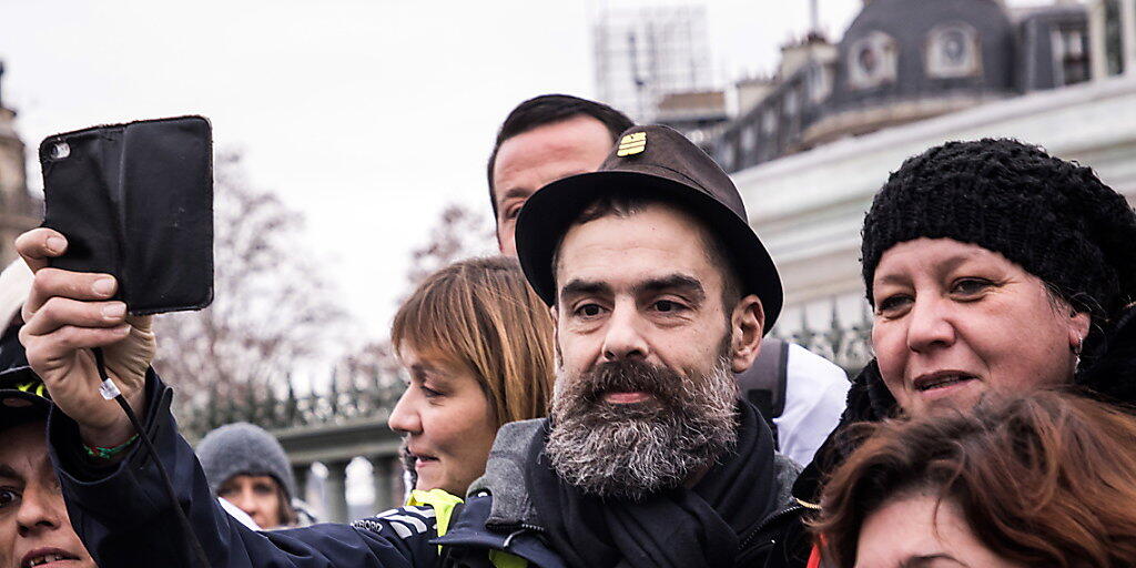 Aktivist Jérôme Rodrigues bei Protesten der Gelbwesten in Paris - drei Wochen wurde er bei einem Polizeieinsatz gegen die Gelbwesten schwer am Auge verletzt. (Archiv)